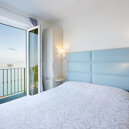 Alojamento de Acomodação e Pequeno-almoço Vento Di Mare 4*