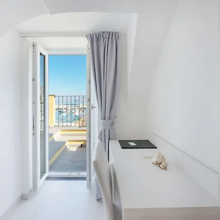Alojamento de Acomodação e Pequeno-almoço Vento Di Mare 4*